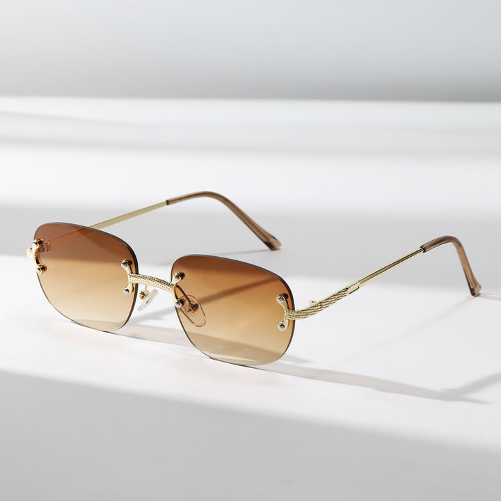 Ladies oversized sunglasses with luxurious accents Bowlift