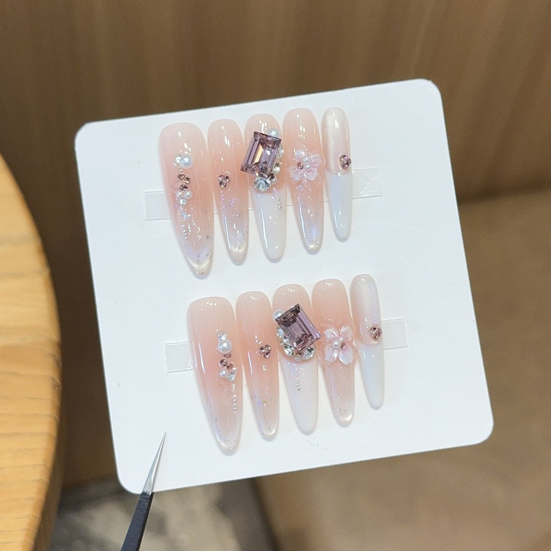 Artificial nails with elegant jewelry details Bowlift