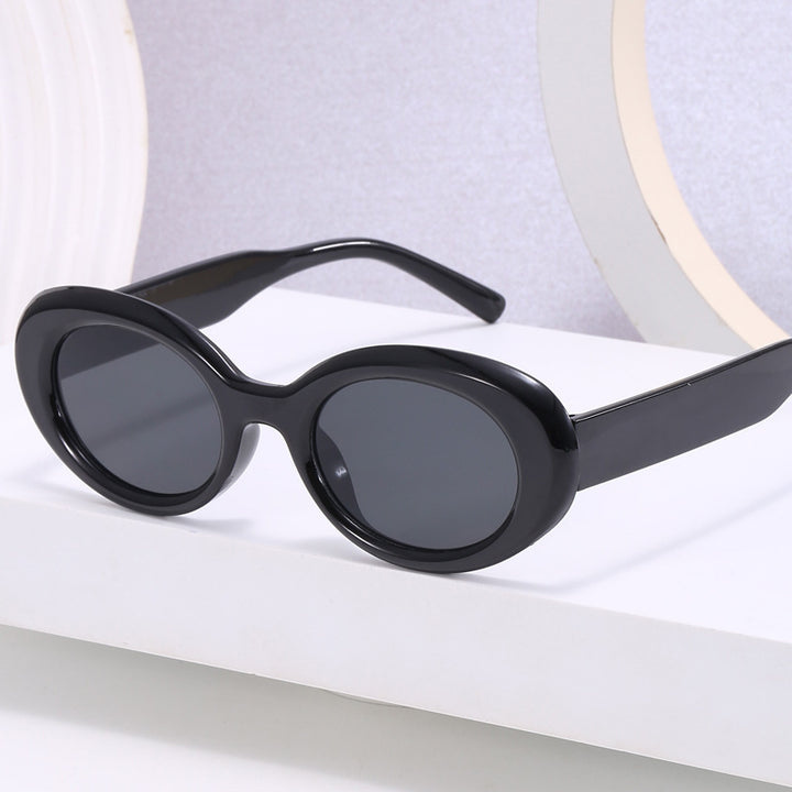Women Oversized Sunglasses in Modern Design Bowlift