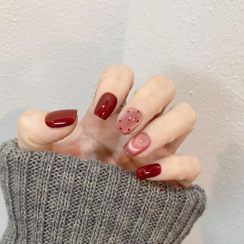 Artificial nail tips with creative dots and high gloss finish Bowlift