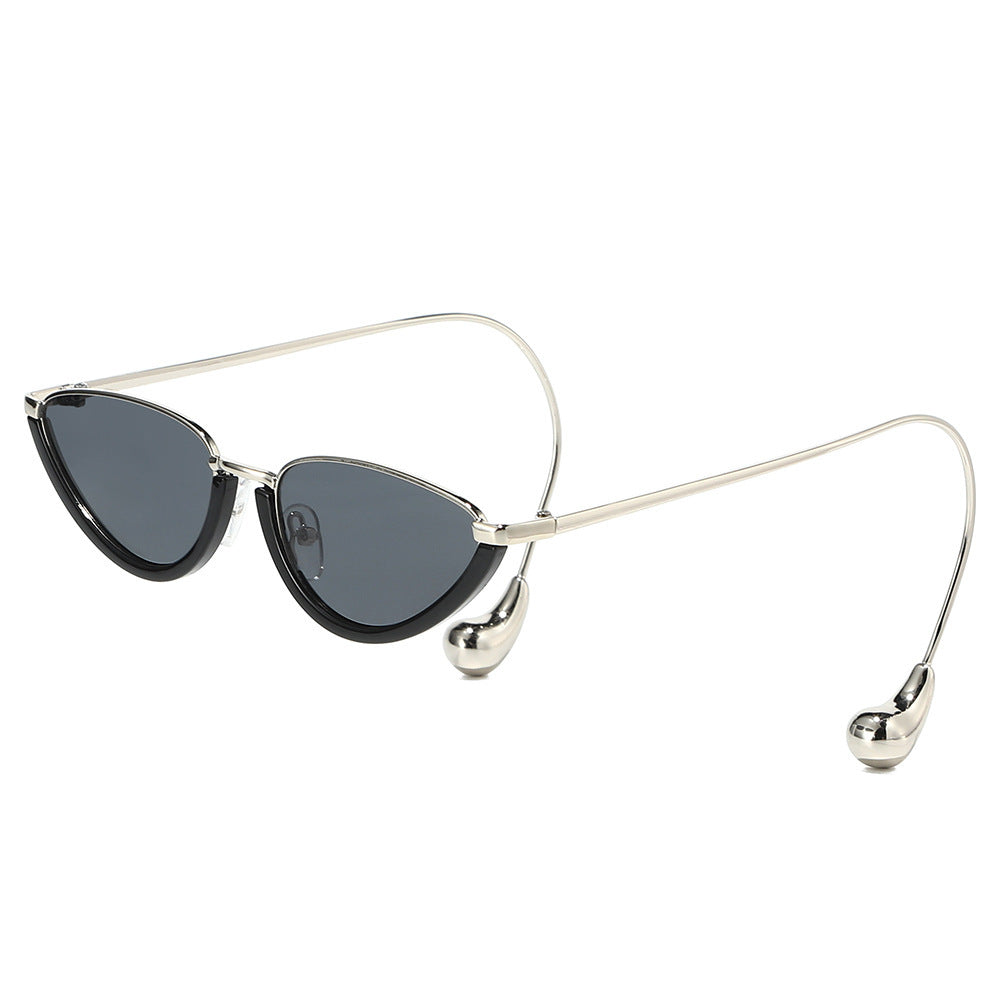 Ultra-Modern Spectacular Cat-Eye Sunglasses Bowlift