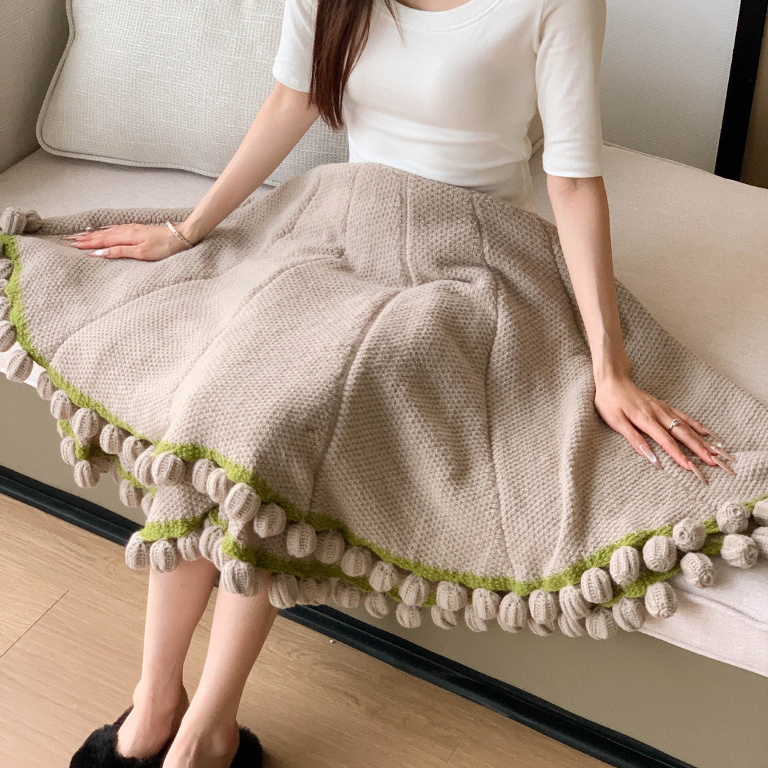 Cozy Blanket with Playful Pompons Bowlift
