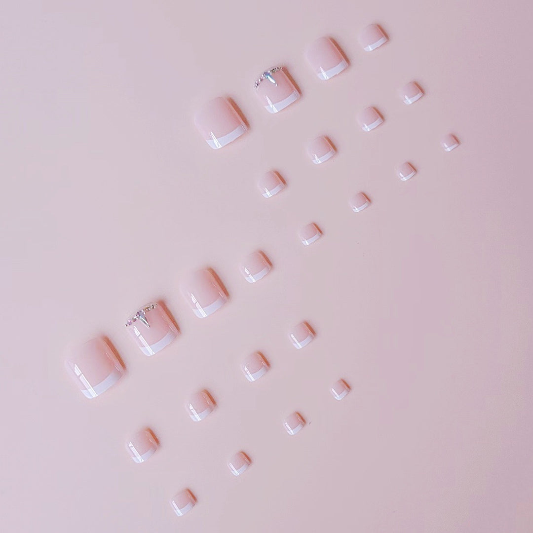 Nail art set with elegant rhinestone details Bowlift