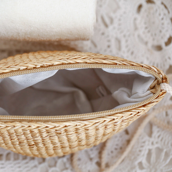 Handcrafted straw clutch with elegant design Bowlift