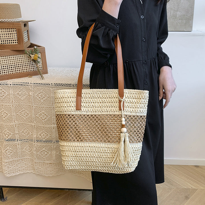 Beach bag with decorative tassel pendant Bowlift