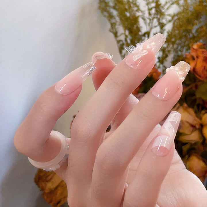 Artificial nails with glamorous pearl and glitter design Bowlift