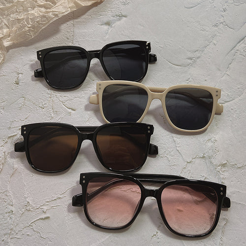 Fashionable Oversized Sunglasses in Contemporary Design Bowlift