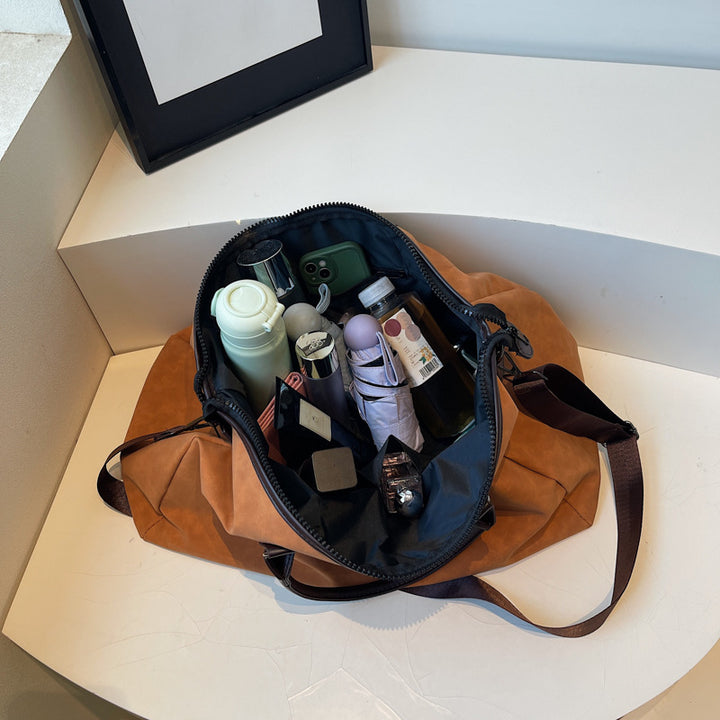 Leisure travel bag with durable material and multiple compartments Bowlift