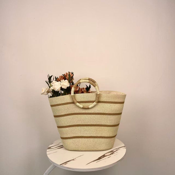 Elegant and Spacious Beach Bag Bowlift