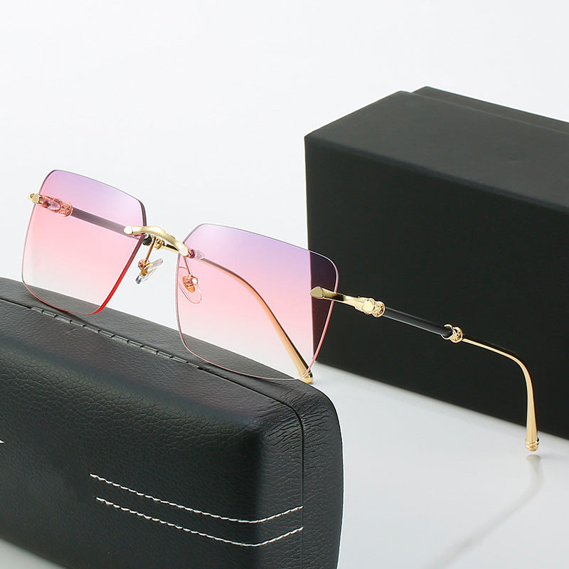 Women's fashionable sunglasses with square frame and luxurious accents Bowlift