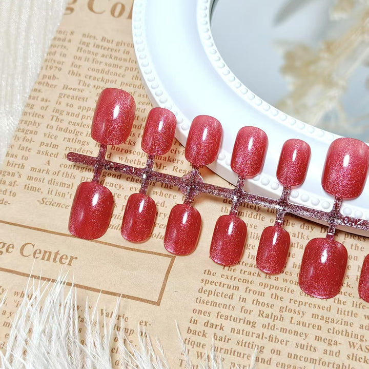 Glittering artificial nails with high gloss effect Bowlift