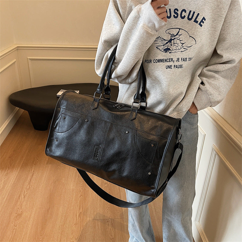 Elegant and Spacious Travel Bag Made of Durable Faux Leather Bowlift