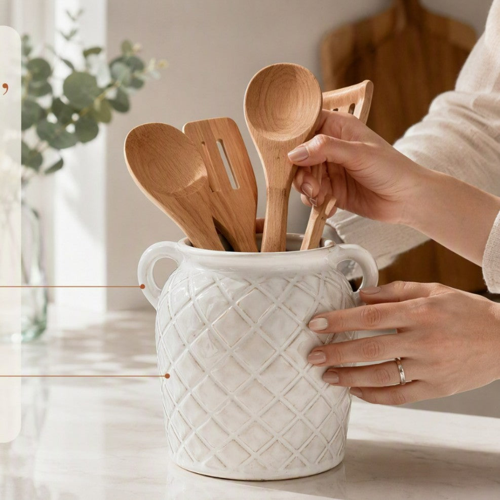 Elegant ceramic container with patterns Bowlift