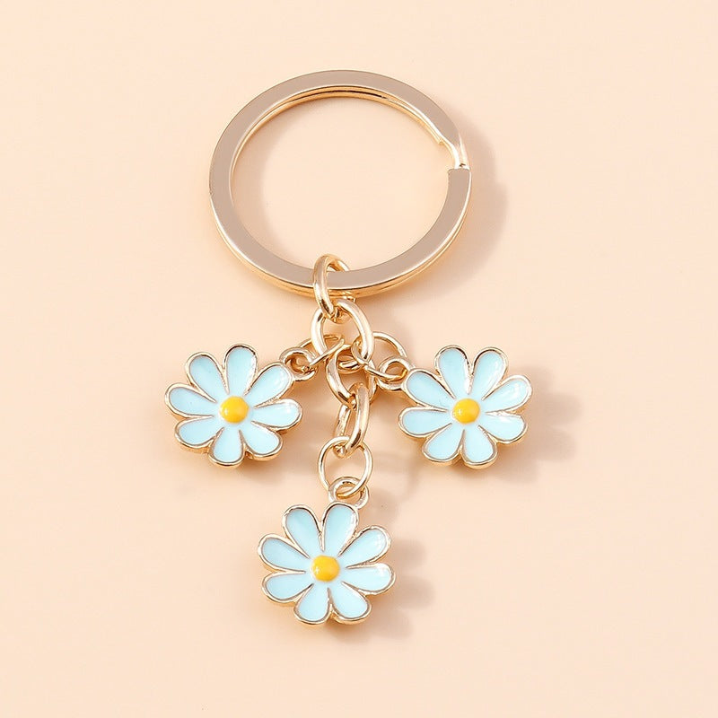 Keychain with Three Playful Daisies Bowlift