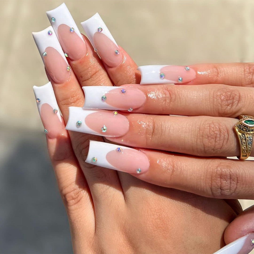 Nail Art Set with Glitter and Elegant Accents Bowlift