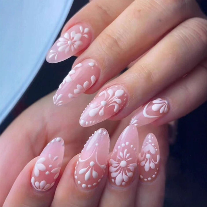 Nail art set with delicate flowers and elegant contours Bowlift
