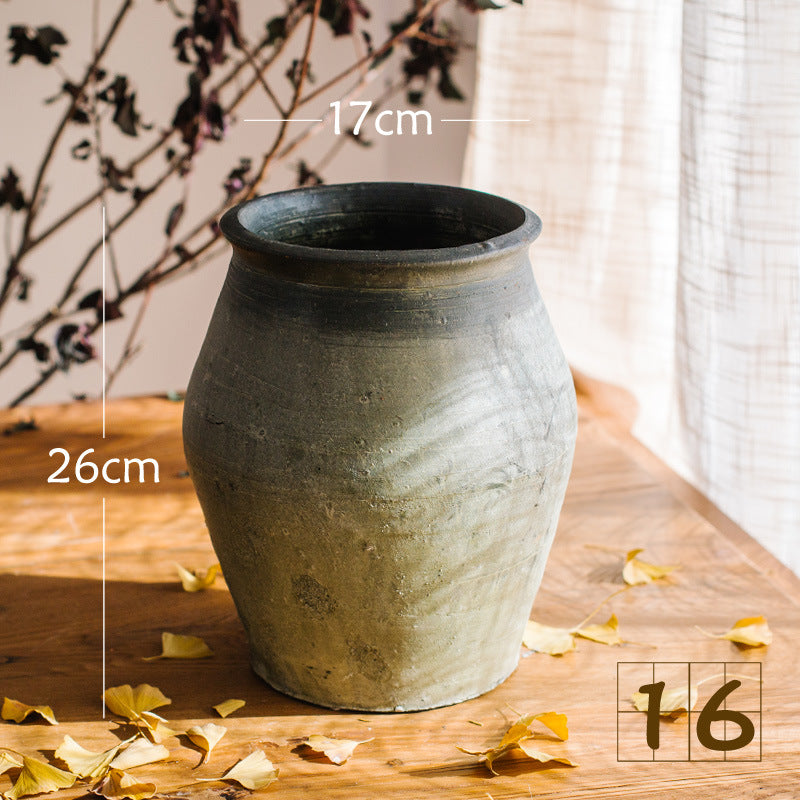 Rustic ceramic pot with handmade design Bowlift