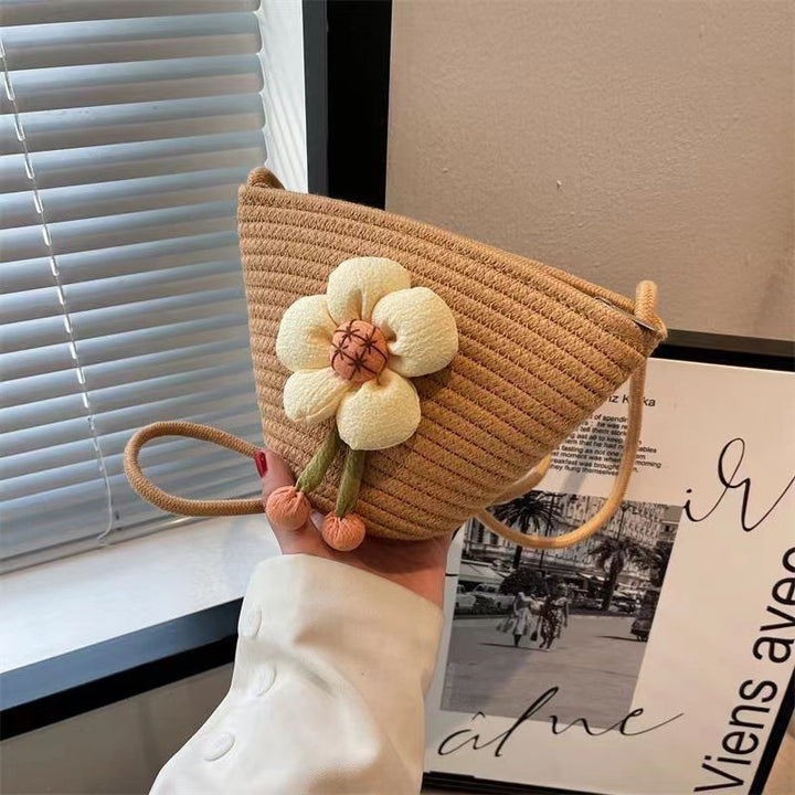 Handcrafted shoulder bag with flower applique Bowlift