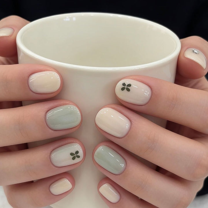 Artistic Cat-Themed Press-On Nail Art Set Bowlift