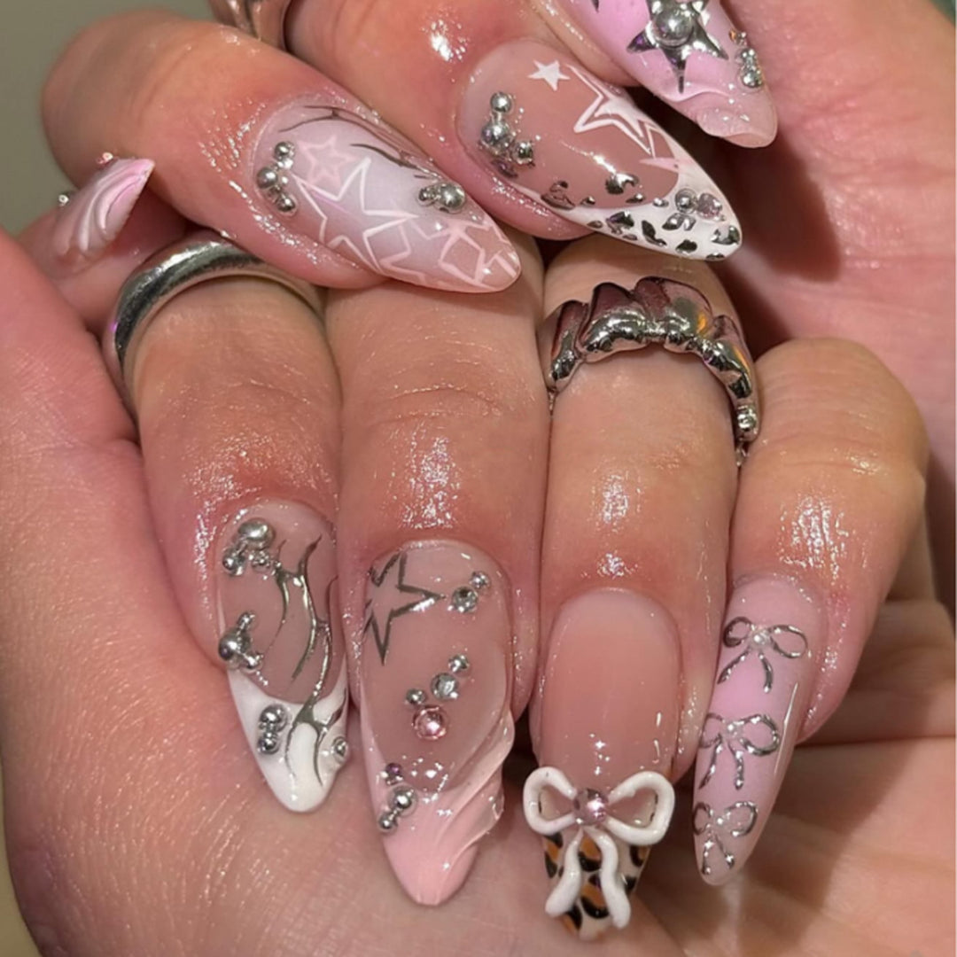 Elegant artificial nails with floral accents Bowlift