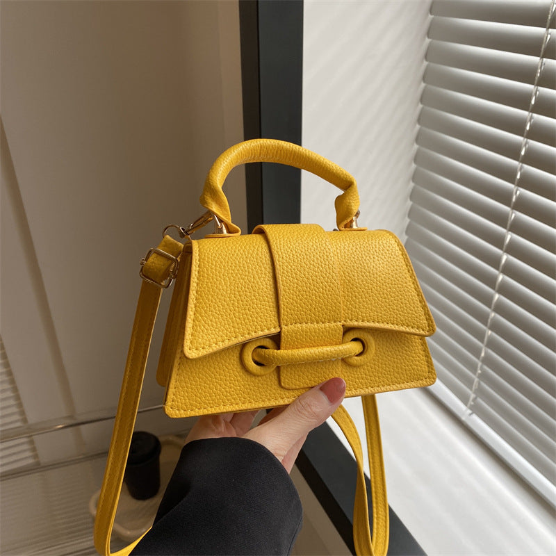 WoLuxurious Textured Leather Shoulder Bag Bowlift