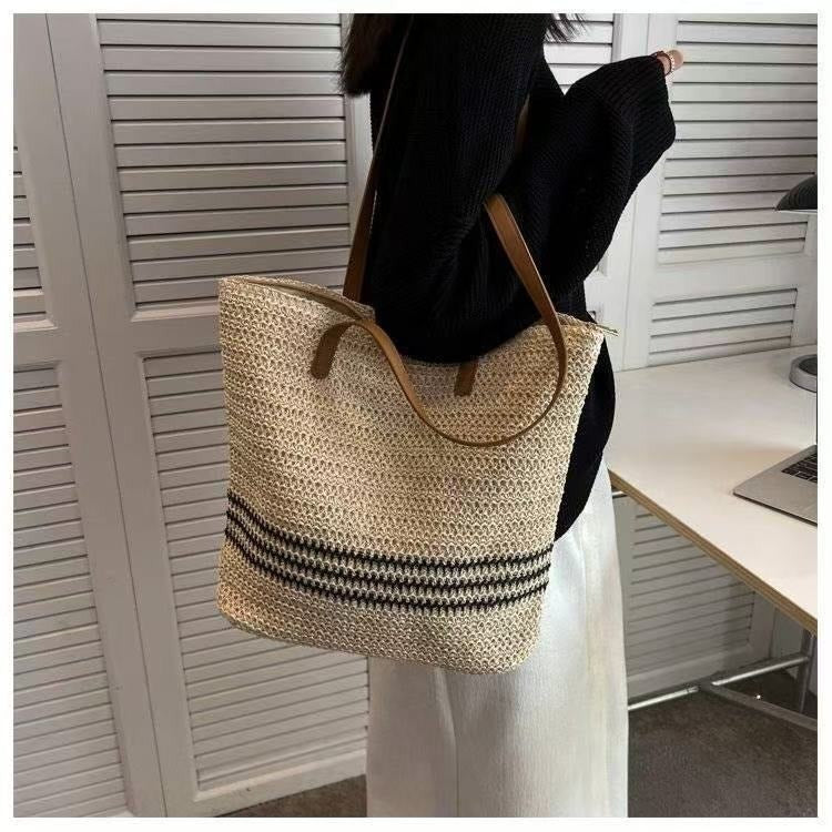 Oversized Beach Bag Made of Woven Material Bowlift