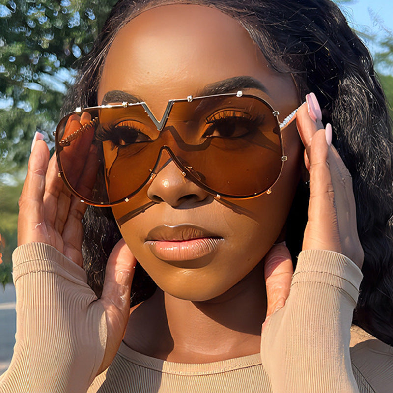 Women oversized safety glasses in modern design Bowlift