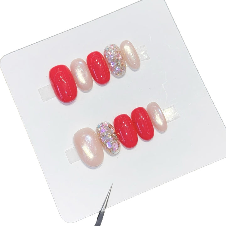 Glamorous artificial nails with sparkling accents Bowlift