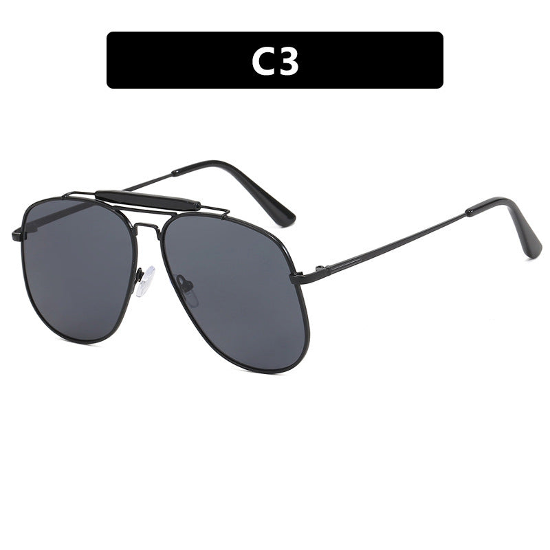 Ladies Pilot Sunglasses with Gold Frame Bowlift