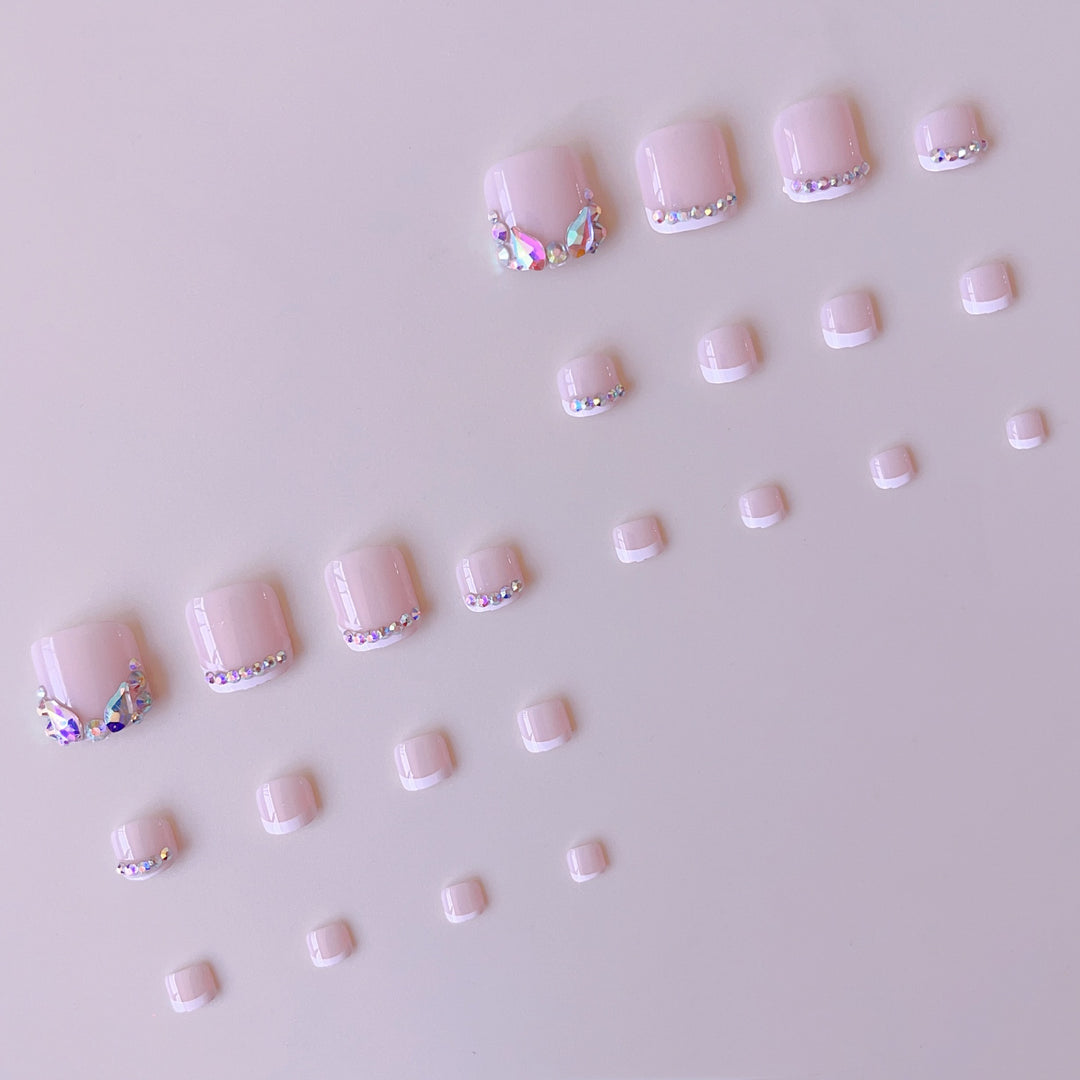 Fake Nail Set with Glittering Rhinestone Details and French Tip Bowlift