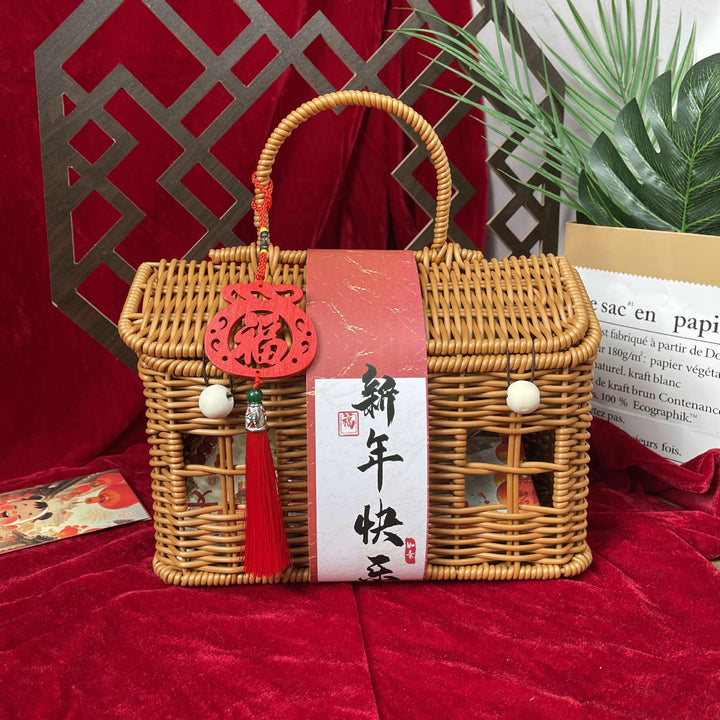 Women's stylish braided basket with rounded roof Bowlift