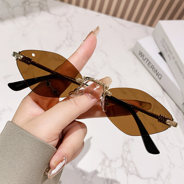 Women's Cat-Eye Sunglasses in Modern Elegance Style Bowlift