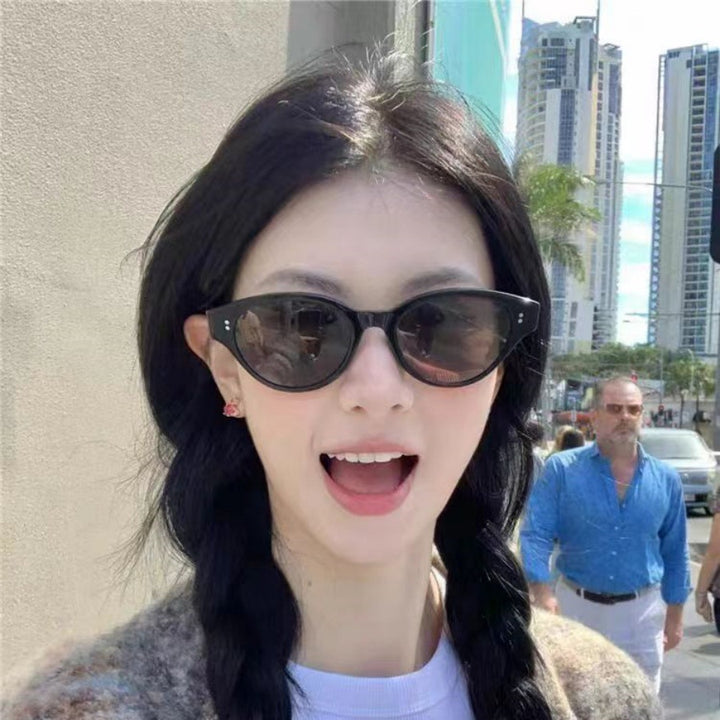 Women's stylish sunglasses in trendy retro style Bowlift