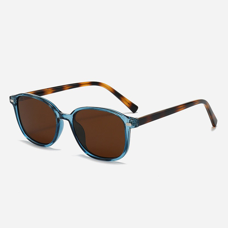 Ladies fashionable sunglasses in timeless retro style Bowlift