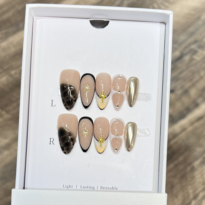 Decorative Floral Stiletto Press-On Nail Set Bowlift