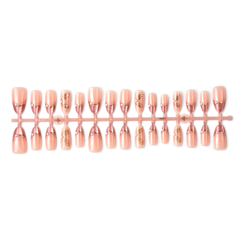 Nail set with glamorous golden accents and elegant design Bowlift