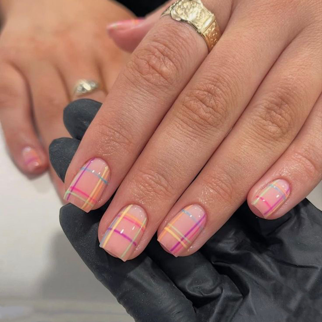 Artistic Nail Art with Modern Check Pattern Bowlift