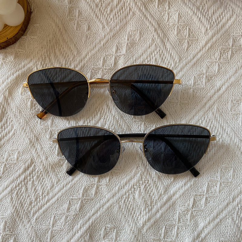 Fashionable Cat-Eye Sunglasses with Fine Metal Frame Bowlift