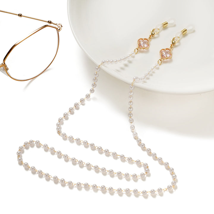 Elegant glasses holder chain with pearl accents Bowlift