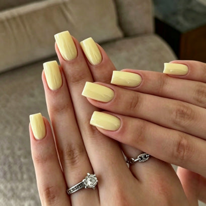 Elegant Glossy Nail Tips Bowlift