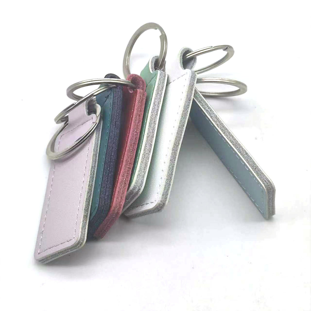 Unisex keychain with customizable faux leather Bowlift