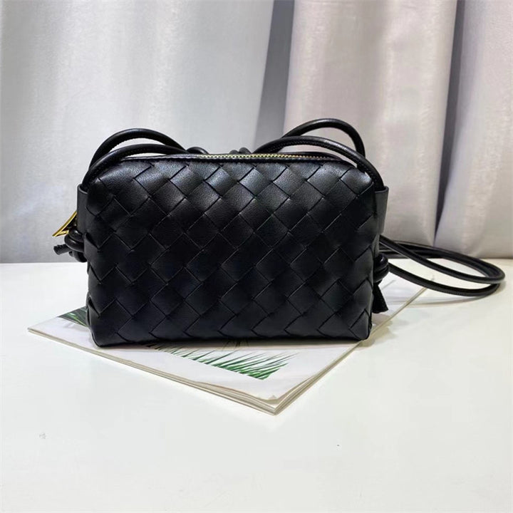 Elegant Woven Shoulder Bag Bowlift