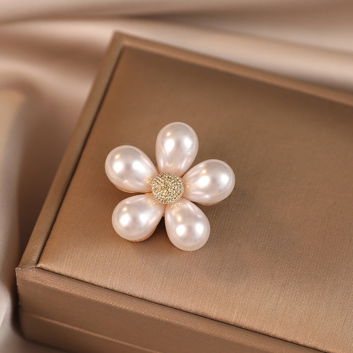 Elegant flower brooch with pearl accents Bowlift