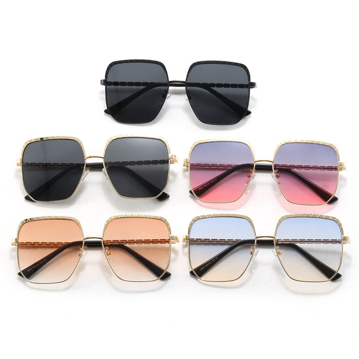Ladies' fashionable sunglasses with square frame and stylish details Bowlift