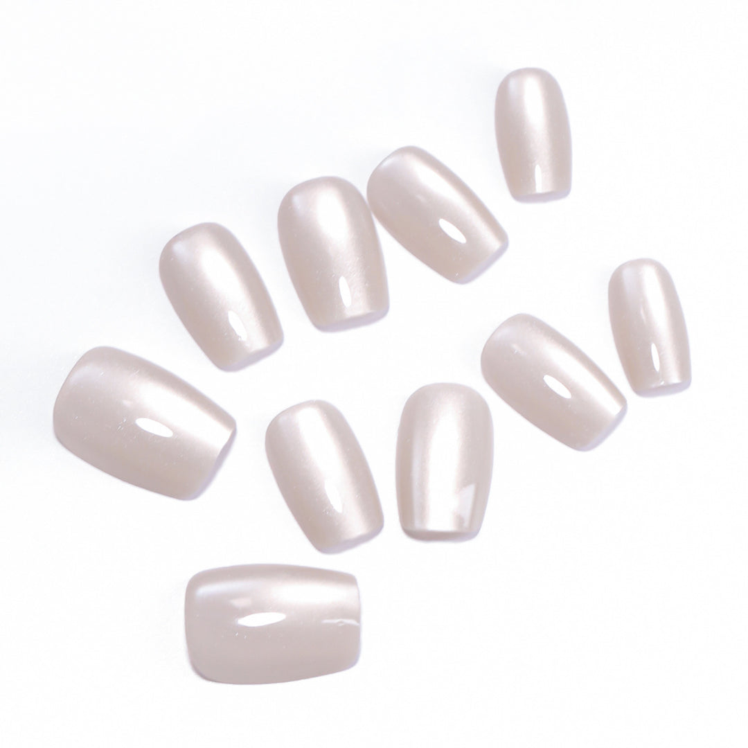 Artificial nail art with shiny surface Bowlift