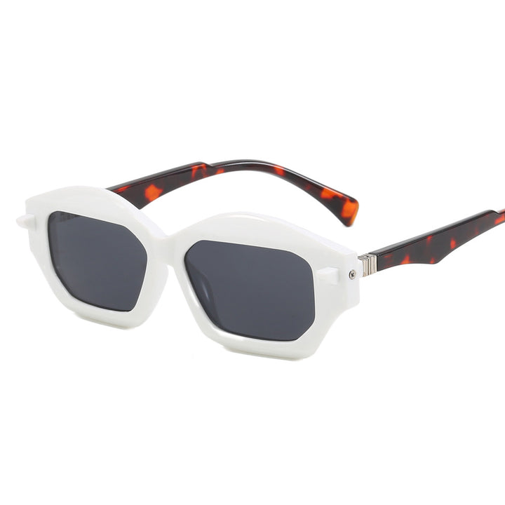 Women's Modernist Sunglasses with Eye-Catching Frame Bowlift