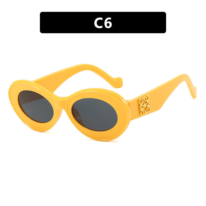 Women's fashionable sunglasses with oval frame and golden accents Bowlift