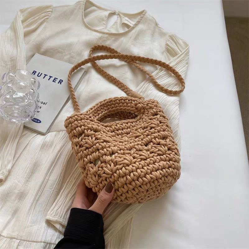 Hand-knotted bag with braided structure Bowlift