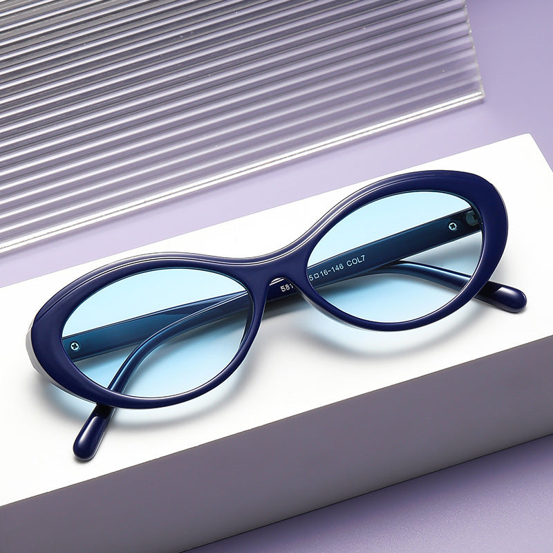Ladies stylish sunglasses in oval design Bowlift