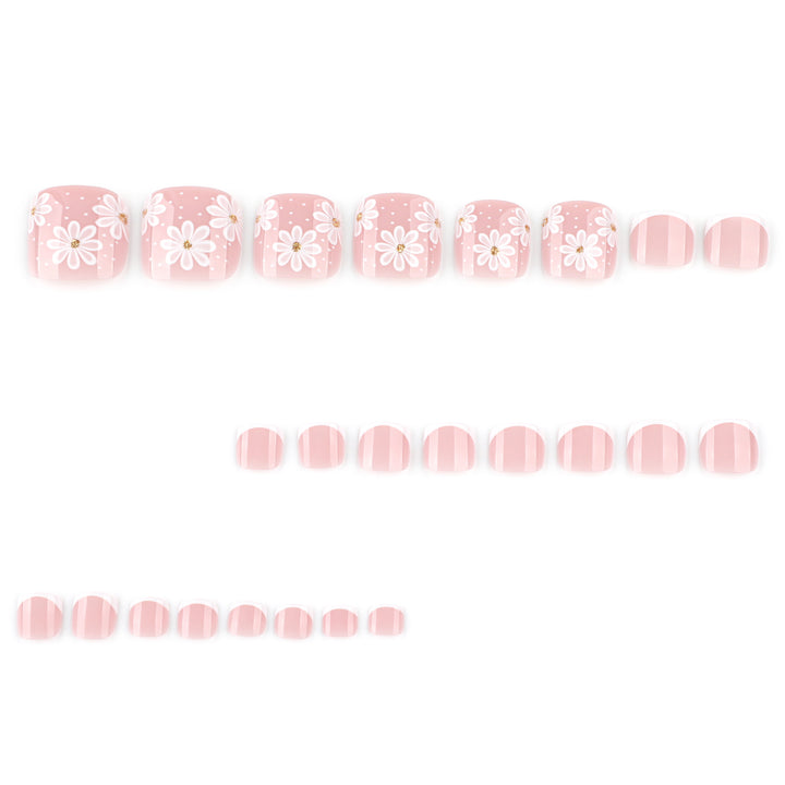 Artistic toenail art with elegant daisy motifs Bowlift